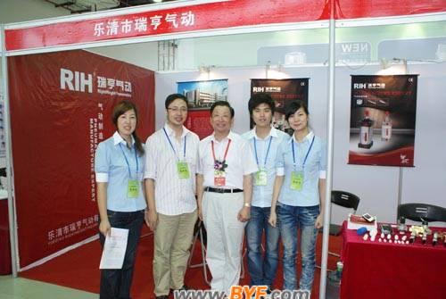 溫州電氣企業(yè)參加首屆海峽兩岸電機(jī)電器博覽會(huì) 